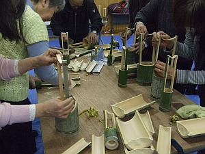 150222(レポート)　バスツアー「味噌作り体験と竹細工の小物作り」