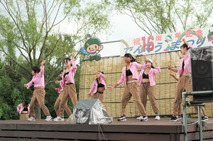 KaHocrew&SHOW-BIZ DANCE STUDIO.JPG