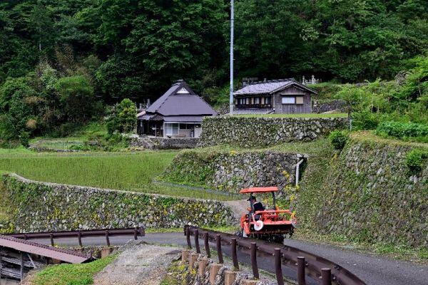 岩座神へお出かけください